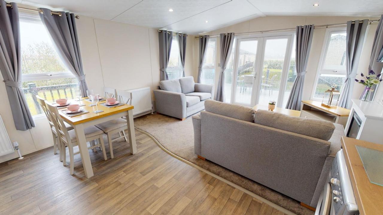 Brackenborough Lakes Resort Louth  Exteriör bild