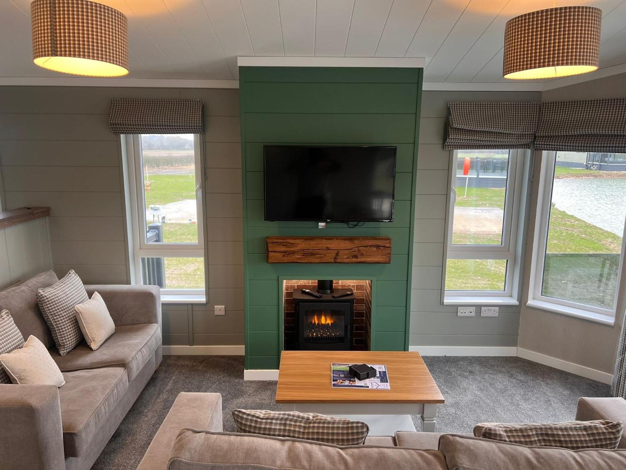 Brackenborough Lakes Resort Louth  Exteriör bild