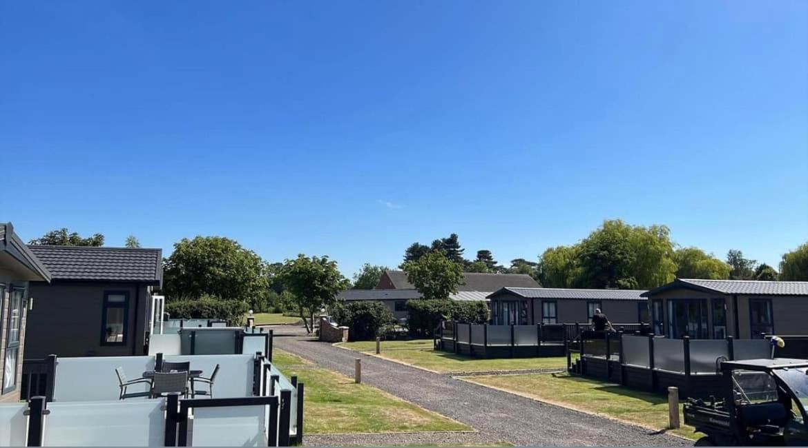 Brackenborough Lakes Resort Louth  Exteriör bild